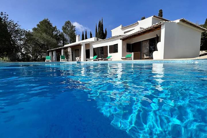Villa für 6 Personen, mit Garten und Pool sowie Terrasse - 1