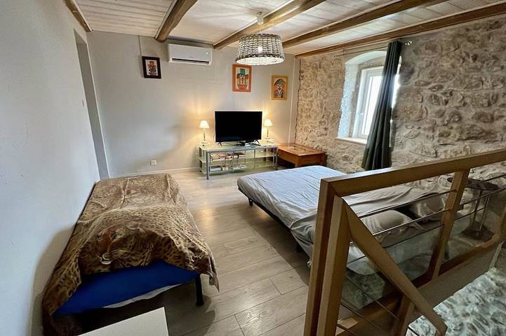 Entire apartment, Pierre de lune T2 Duplex à Neydens in Neydens, Saint-Julien-en-Genevois region