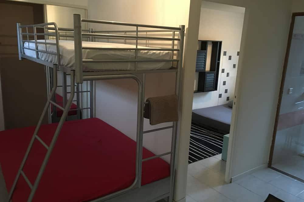 Apartamento entero, T3 detached Villa 75 M2 7 beds 2 baths Parking Garden Terrace Bbq ext in Aix-en-Provence, Region de Aix-en-Provence