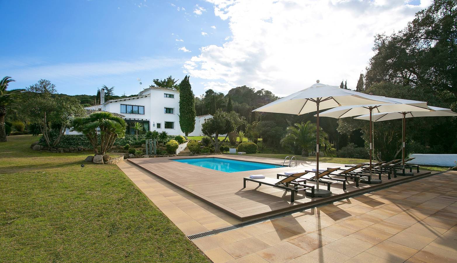 Villa 'Masia Roca Rodona' con vistas a la montaña, Wi-Fi y aire acondicionado in Solius, Santa Cristina de Aro
