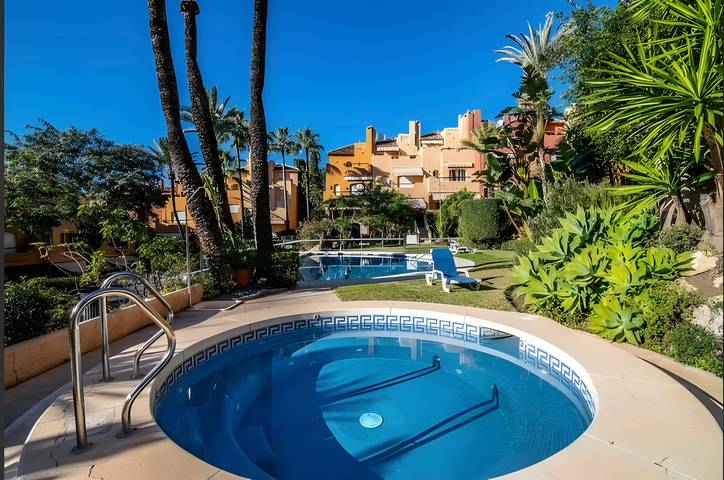 Apartamento de vacaciones para 6 personas, con jardín además de sauna y piscina para niños