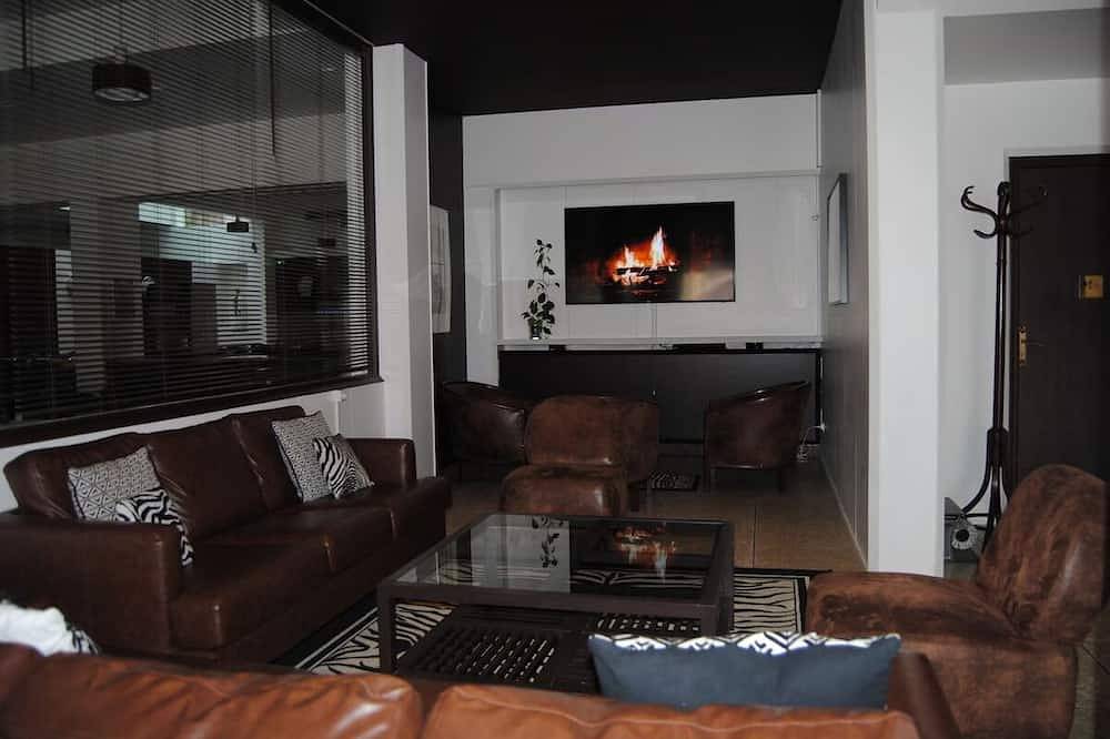 Enjoy Homelike Comfort & Balcony Sights w/ Modern Amenities in Lourdes in Lourdes, Hautes-Pyrénées