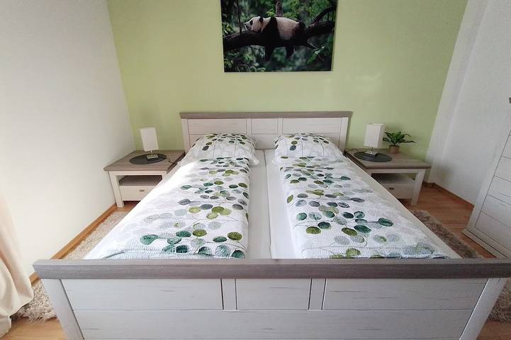 Ganze Wohnung, 80 qm Moderne Wohnung mit Balkon und Garten im Herzen von Tirschenreuth in Tirschenreuth, Ostbayern