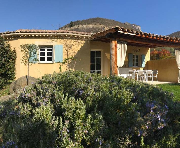 Location de vacances pour 4 personnes, avec vue et jardin à Saint-Ferréol-Trente-Pas