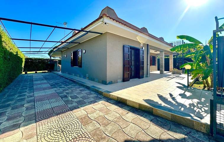 Villa per 7 persone, con giardino e panorama, con animali domestici in Arenella