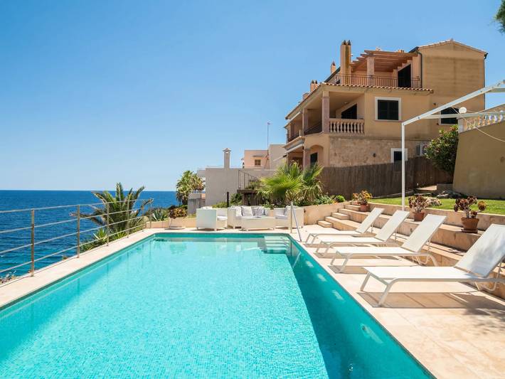 Ferienhaus für 6 Personen, mit Balkon und Terrasse sowie Garten und Pool in Cala Anguila