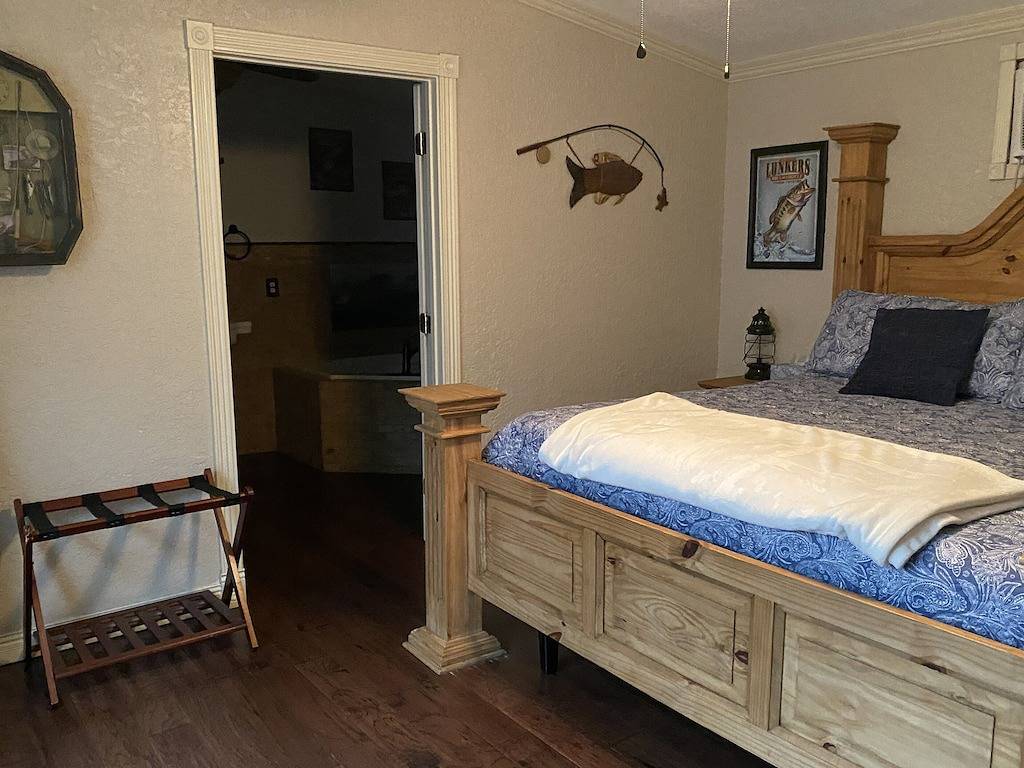 Waterfront 2 bedroom home- in Toledo Bend Reservoir