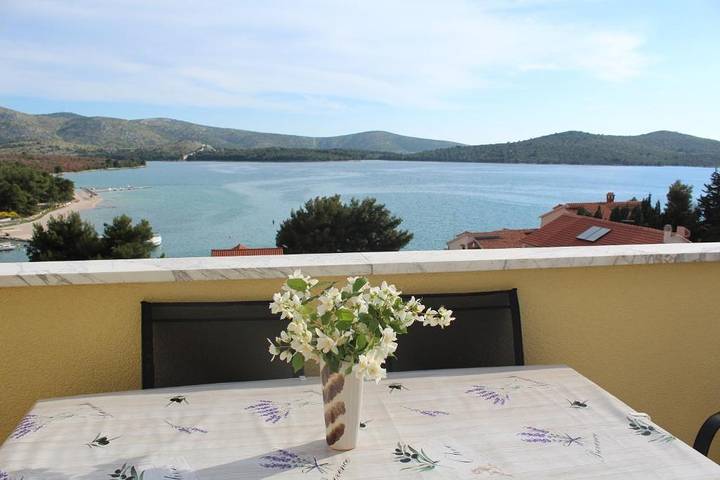 Ferienwohnung für 6 Personen, mit Balkon/Terrasse in Grad Šibenik