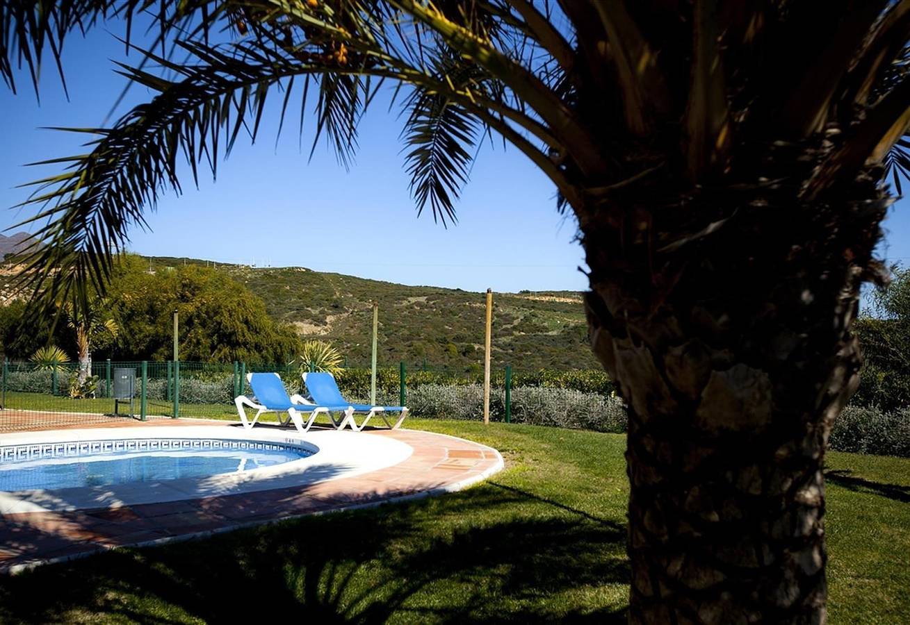 Entire apartment, Holiday Apartment "Casares Del Sol" with Mountain View, Pool & Wi-Fi in Casares del Sol, Casares