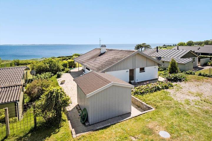 Ferieudlejning for 5 personer, med terrasse i Fåborg
