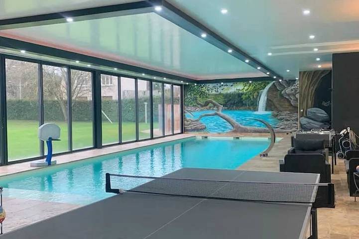 Gîte pour 7 personnes, avec piscine à Clermont-Créans