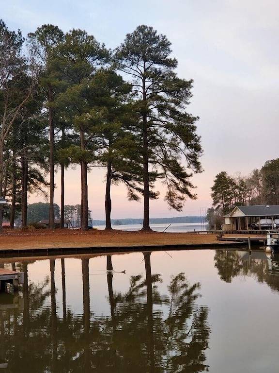 Waterfront - Lake Gaston Charming lakefront cottage in Lake Gaston