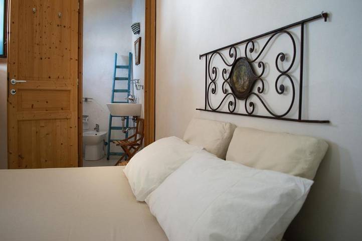 Location de vacances pour 2 personnes, avec Balcon ainsi que Terrasse et Vue à Filicudi - 4