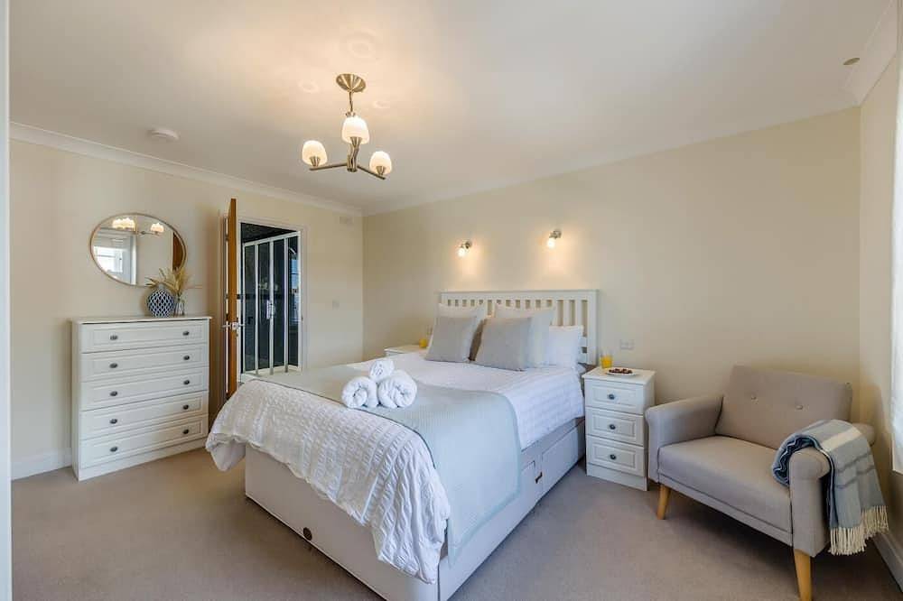 5 Bed in Aberaeron (oc-r43318) in Aberaeron, Cardigan Bay