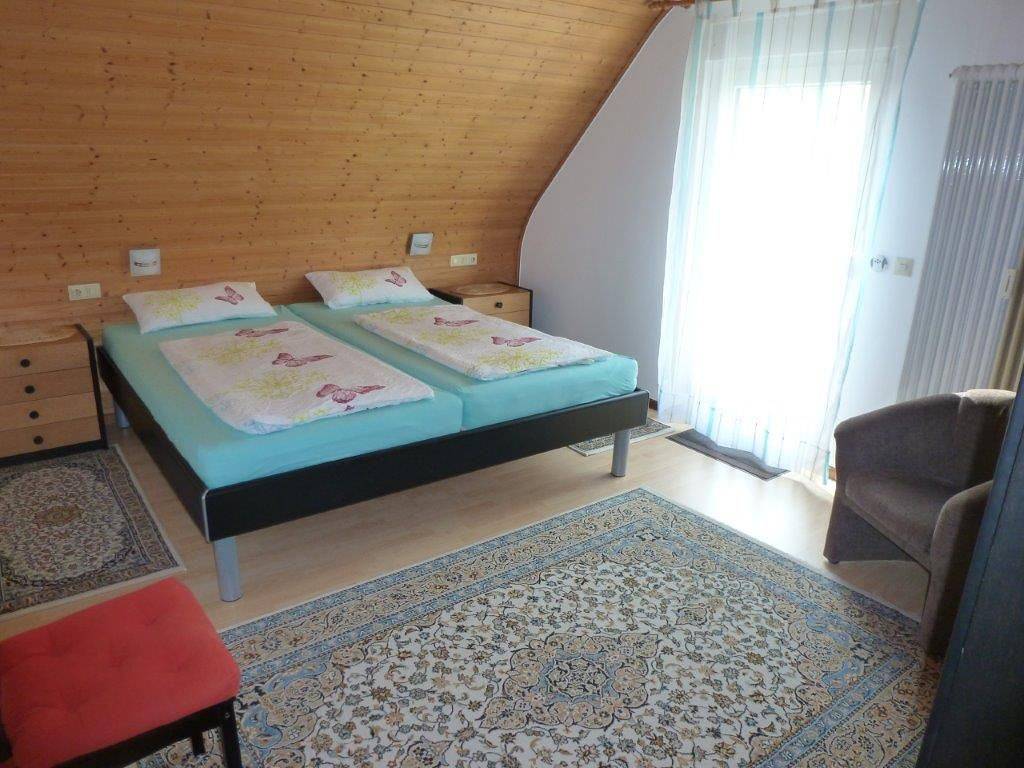 Ganze Ferienwohnung, Ferienwohnung Elwira Steppacher - 3-Zimmer-Fewo, Dg in Allensbach, Untersee