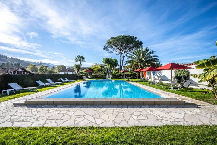 Hôtel pour 2 personnes, avec jardin ainsi que sauna et piscine, animaux acceptés à Ainhoa - 2