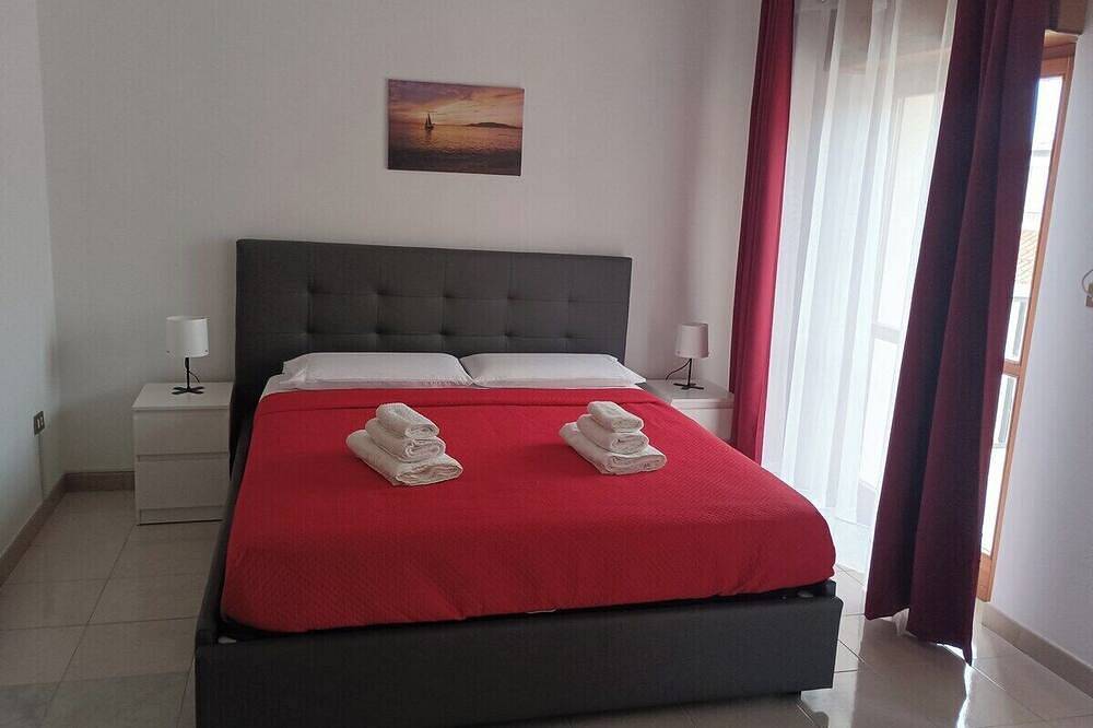 Apartamento entero, Cozy Penthouse with balconies a stone's throw from the station in Vibo Marina, Vibo Valentia