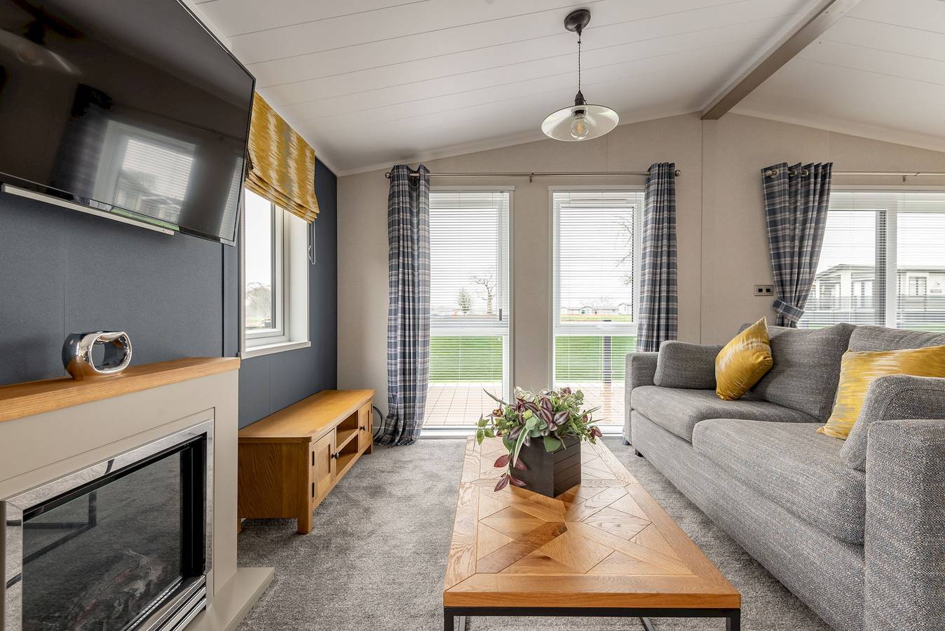 Lodge No 85 | Hot Tub | Stewart's Resort Cameron in Fife region