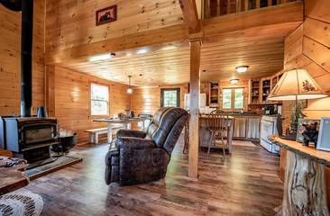 Log Cabin for 7 Guests in Canaan, New Hampshire, Picture 4