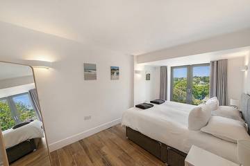 Holiday Rental for 10 People in Noss Mayo, Devon, Photo 3