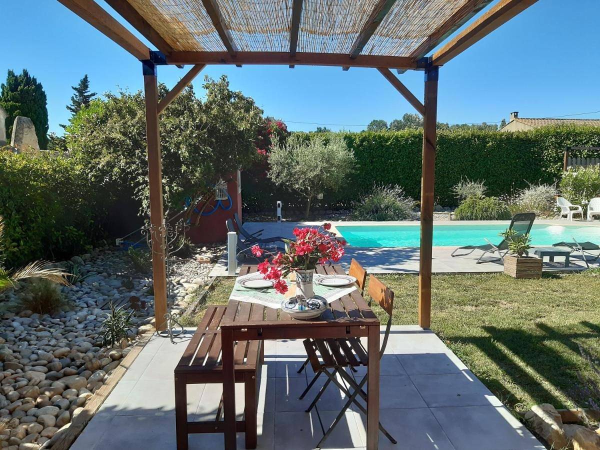 Double Room with Pool View in Aramon, Région de Nîmes
