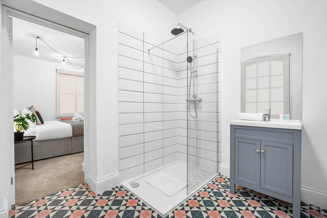 Modern 3 Bedroom Townhouse - Bedroom Tvs - Wolverhampton Centre in Wolverhampton, Birmingham Area