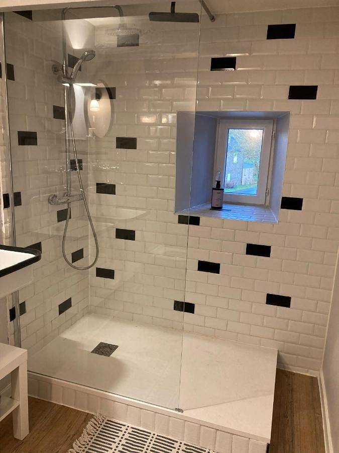 Quadruple Room with Private Bathroom in Pleslin-Trigavou, Région de Dinan