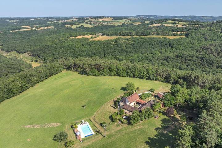 Location de vacances pour 4 personnes, avec jardin ainsi que vue et piscine, adapté aux familles à Sergeac - 4