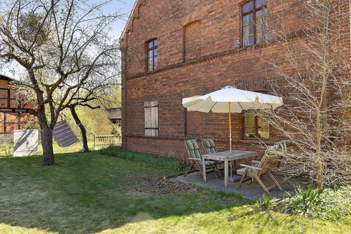 Ganze Wohnung, Ferienwohnung 'Am Roten Schloss' mit gemeinsamer Terrasse, gemeinsamem Garten und Wlan in Baruth/Mark, Teltow-Fläming