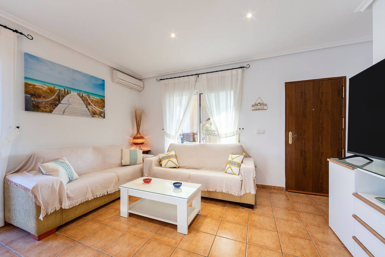 Entire apartment, Apartment 'Al Andalus Residencial Vera Playa 2' with Shared Pool, Wi-Fi and Air Conditioning in Playas de Vera, Vera