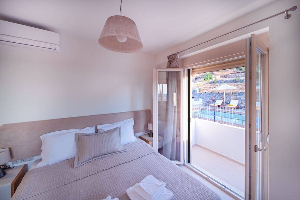 Aloni 3 bedroom Sea View Villa, sleeps 7 persons in Limenas Chersonisou, Iraklio-Heraklio region