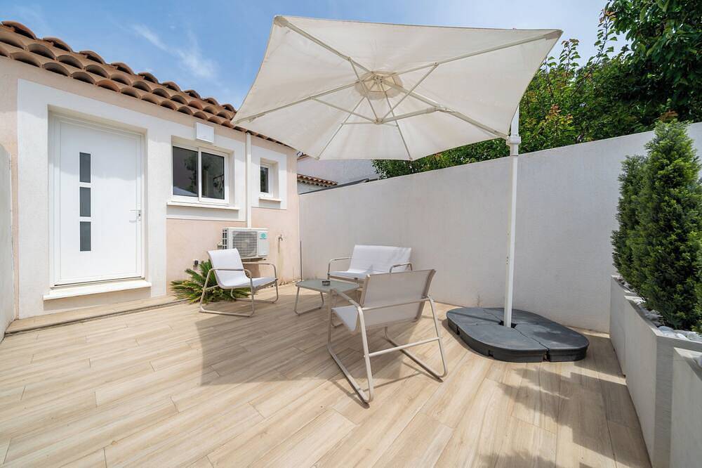Entire apartment, Pretty studio with terrace between sea and forest in Port-de-Bouc, Istres region