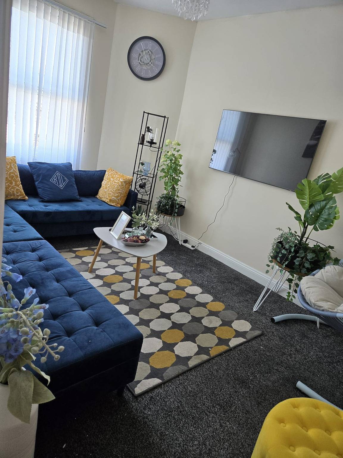 Entire apartment, Charming Wolverhampton Apartment with Private Entrance in Wolverhampton, Birmingham Area
