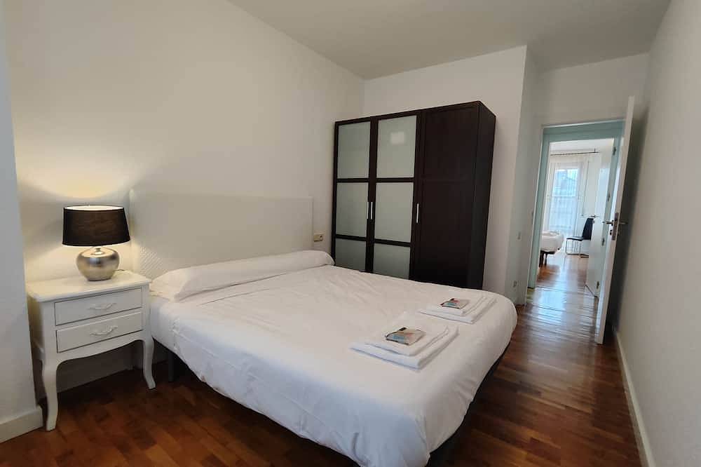 Entire apartment, Luminoso y Amplio Apartamento Frente a Parque Yamaguchi in Pamplona, Navarra Province