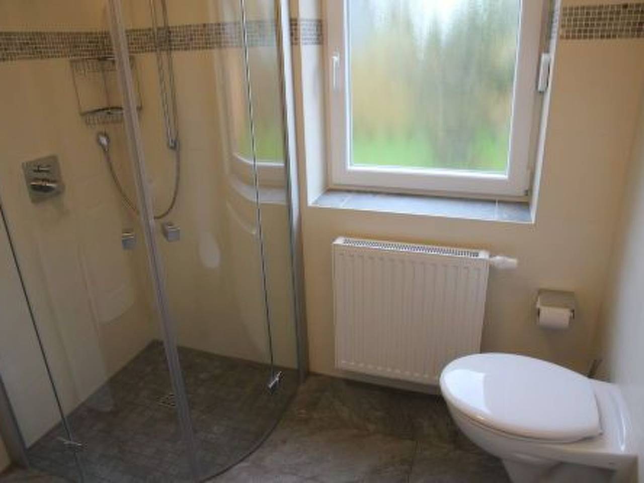 Mit atemberaubendem Blick auf den See in Wiefelstede, Ammerland