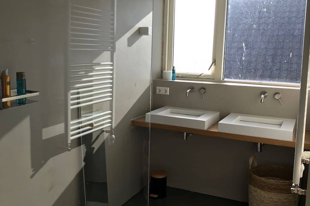 Luxe vrijstaande woning met een royale tuin op zuiden in Lemmer, Ijsselmeer