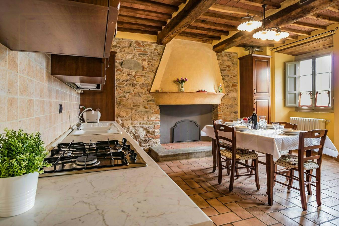 Ganze Wohnung, Wohnung im Erdgeschoss mit Pool in der Nähe von Lucca in Capannori, Lucca Provinz