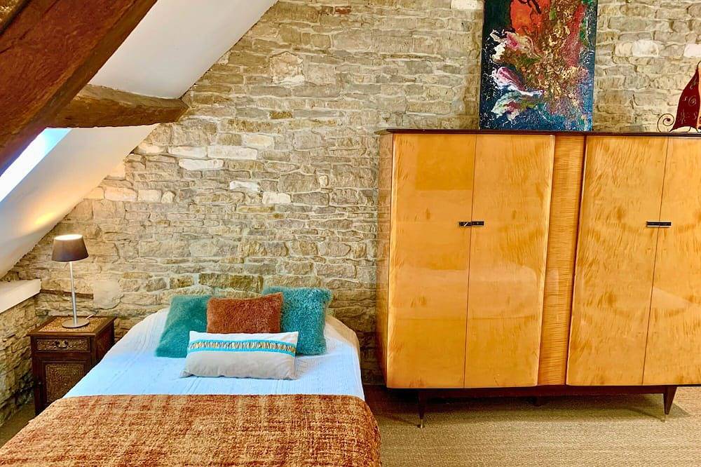 Grands Gites 27 sleep and Insolites 10 sleep in Pronleroy, Oise