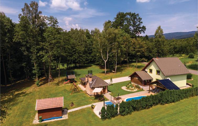Gemütliche 2-Zimmer-Wohnung mit Pool, Terrasse und WLAN in Pozega-Slawonien