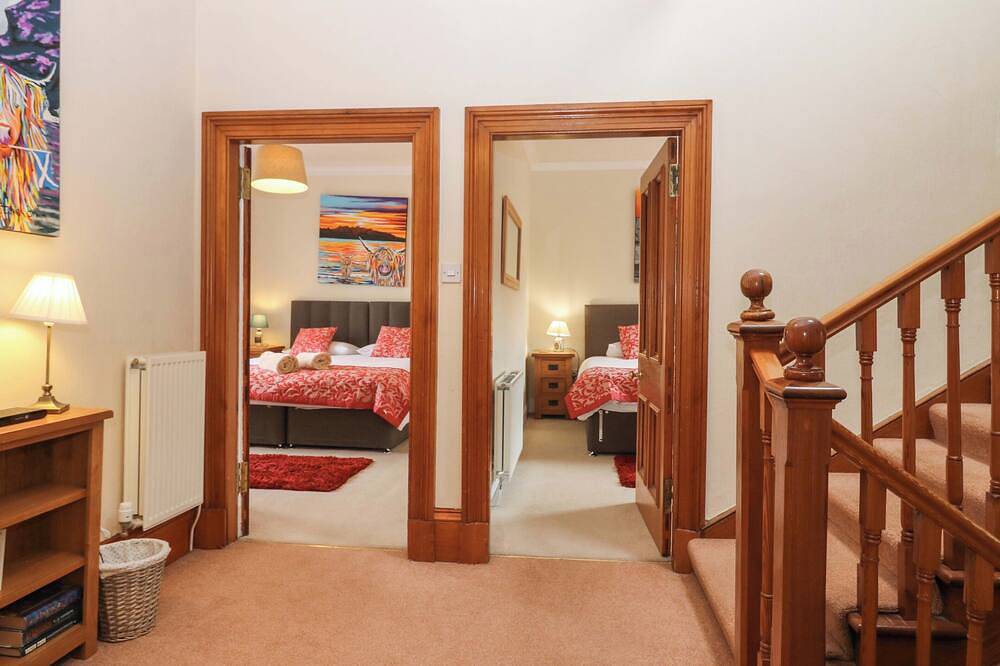 Tayview, pet friendly, luxury holiday cottage, with hot tub in Killin in Killin, Stirling und Umgebung