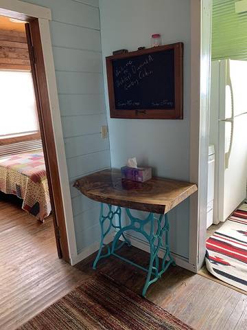 Log Cabin for 3 Guests in South Dakota, USA, Picture 3