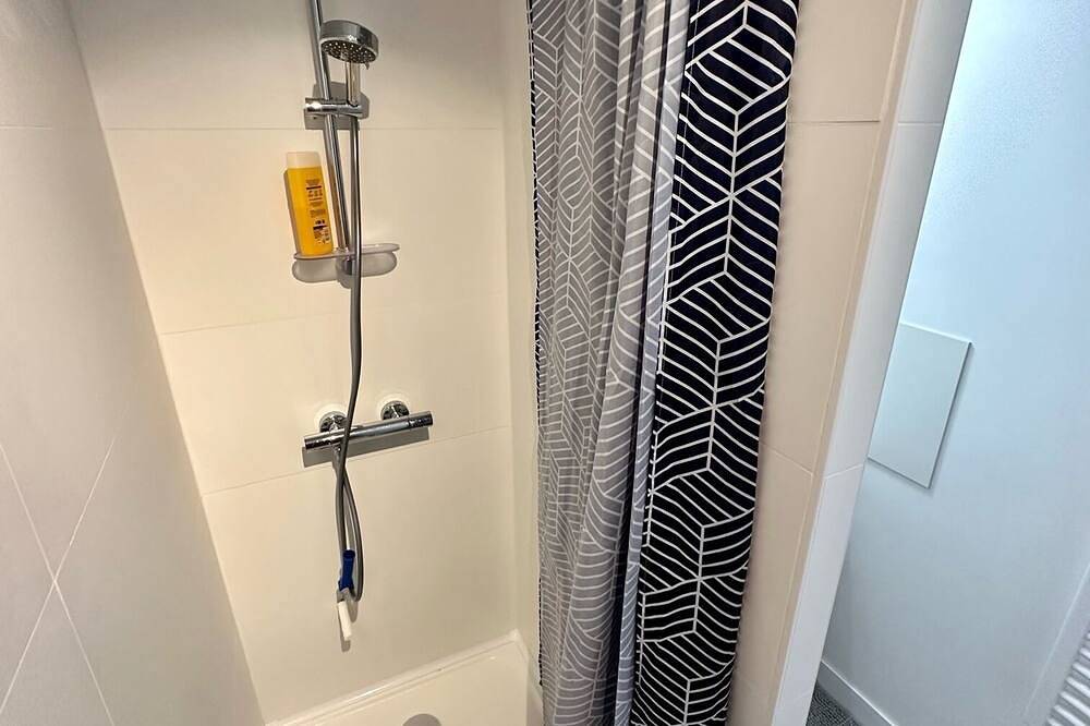 Ganze Wohnung, Newly renovated apartment with swimming pool 10 minutes from the beach. in Arcachon, Arcachon und Umgebung