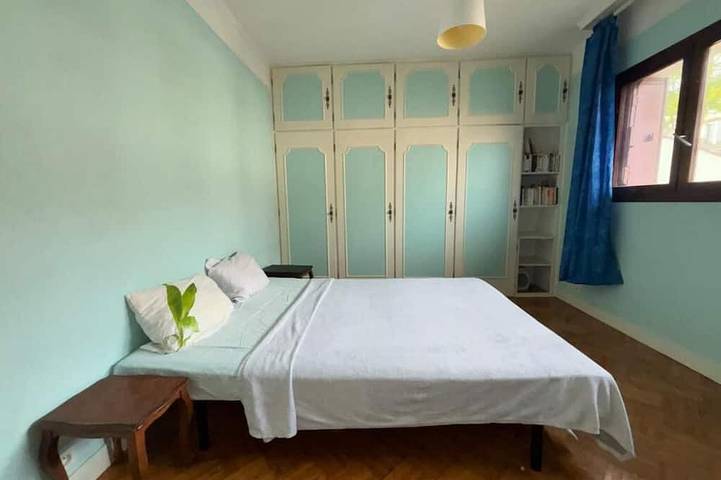 Spacious House for 6-8 Guests | 2 Bathrooms | Easy Access to Paris in Noisy-le-Sec, Seine-Saint-Denis