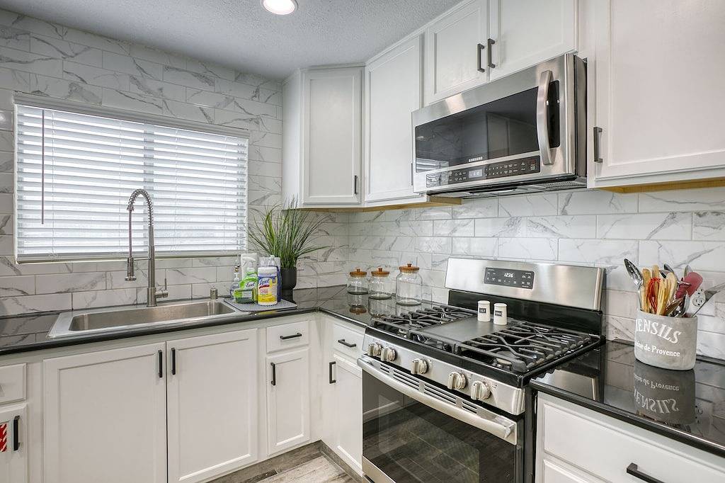 Modern, Fully Renovated 4 Bedroom House in Las Vegas, Red Rock Canyon