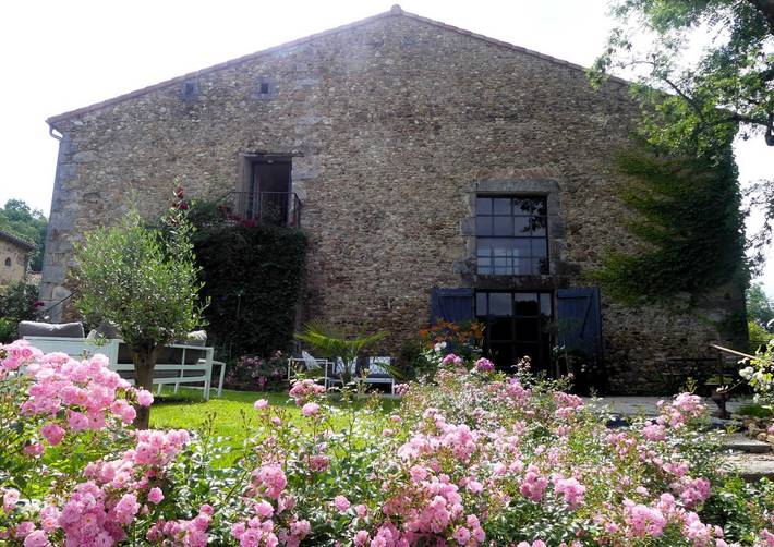 Gîte pour 4 personnes, avec jardin et piscine
