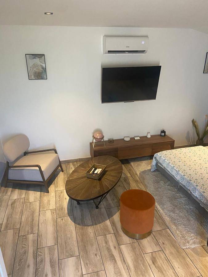 Appartement entier, One-Bedroom Apartment in Venouse, Région d'Auxerre