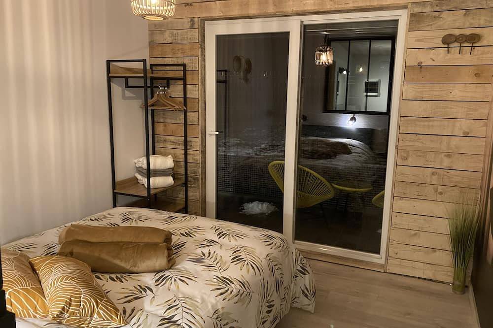 The Eddy Lodge, a tiny house with a view of nature and a Nordic bath in Longlier, Neufchâteau