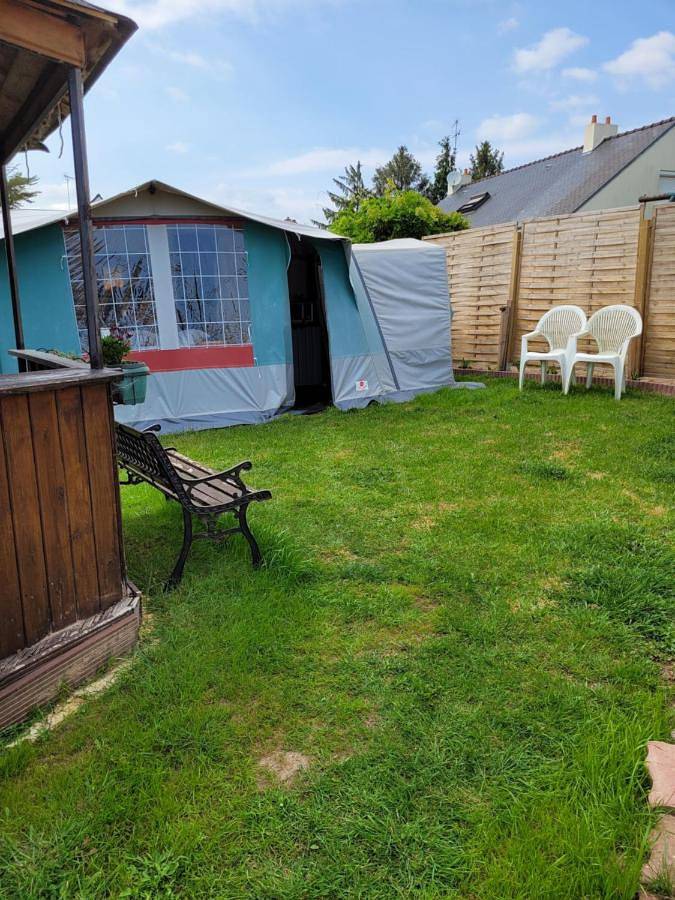 Camping pour 3 personnes, avec Terrasse ainsi que Jardin et Piscine
