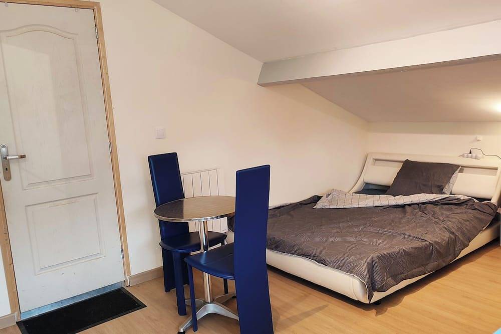 Studio meublé pour une ou deux personnes in La Courneuve, Seine-Saint-Denis