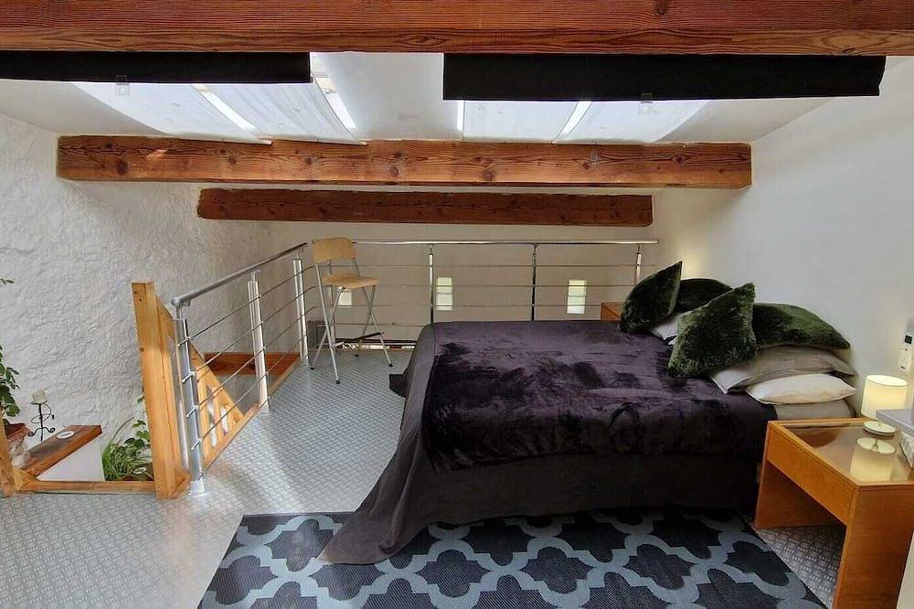 Charming renovated ancient forge/barn in Péret, Côte méditerranéenne (France)